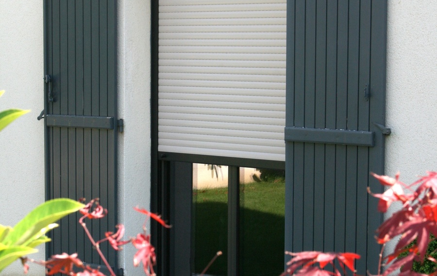 Volets battants roulants et occultants à ST AUNES